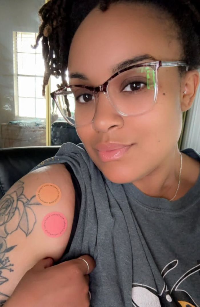 Kind Patches customer Chastity with two patches on her upper arm